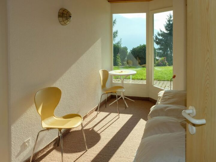 Spiez Dream Home: 5 Bedroom Villa with Pool, 1199