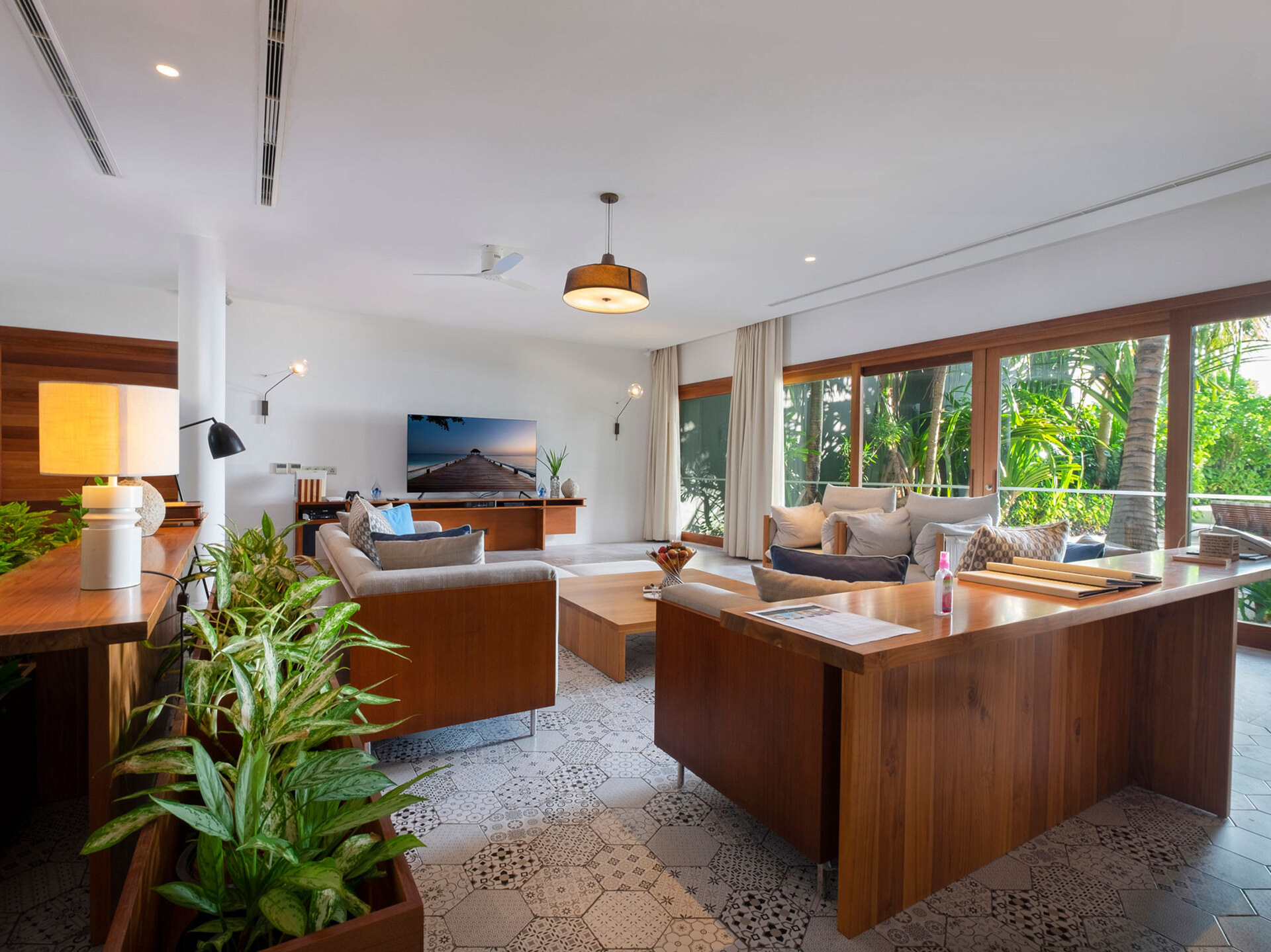 Seaside Serenity: 4 Bedroom Gem,1003