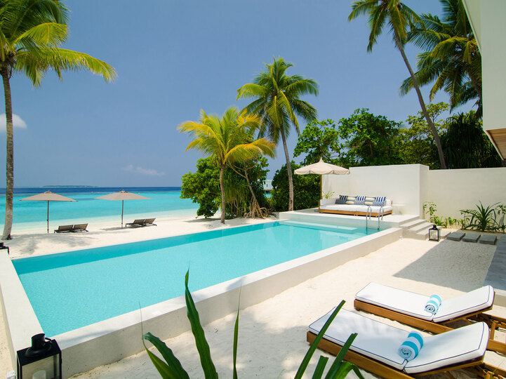 Tranquil Waterside Living: 4 Bedroom Gem,1005