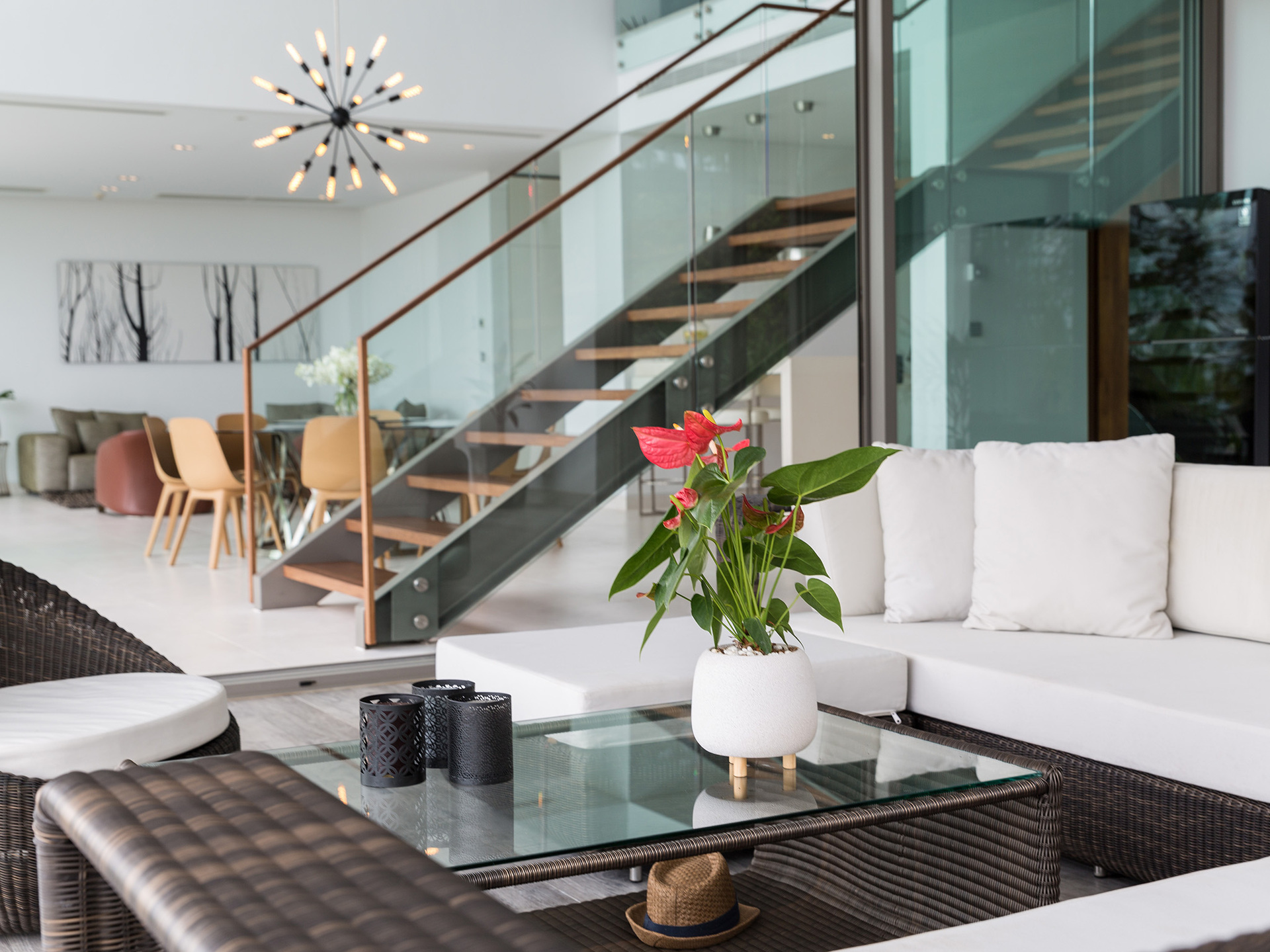 Malaiwana Patio Duplex - Airy living area