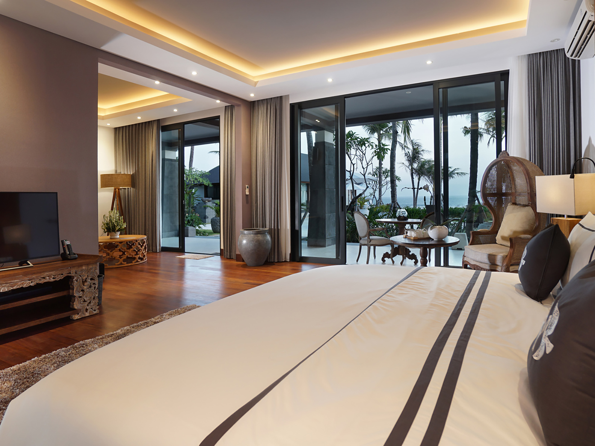 Tirtha Bayu Villa II - Deluxe Suite and view