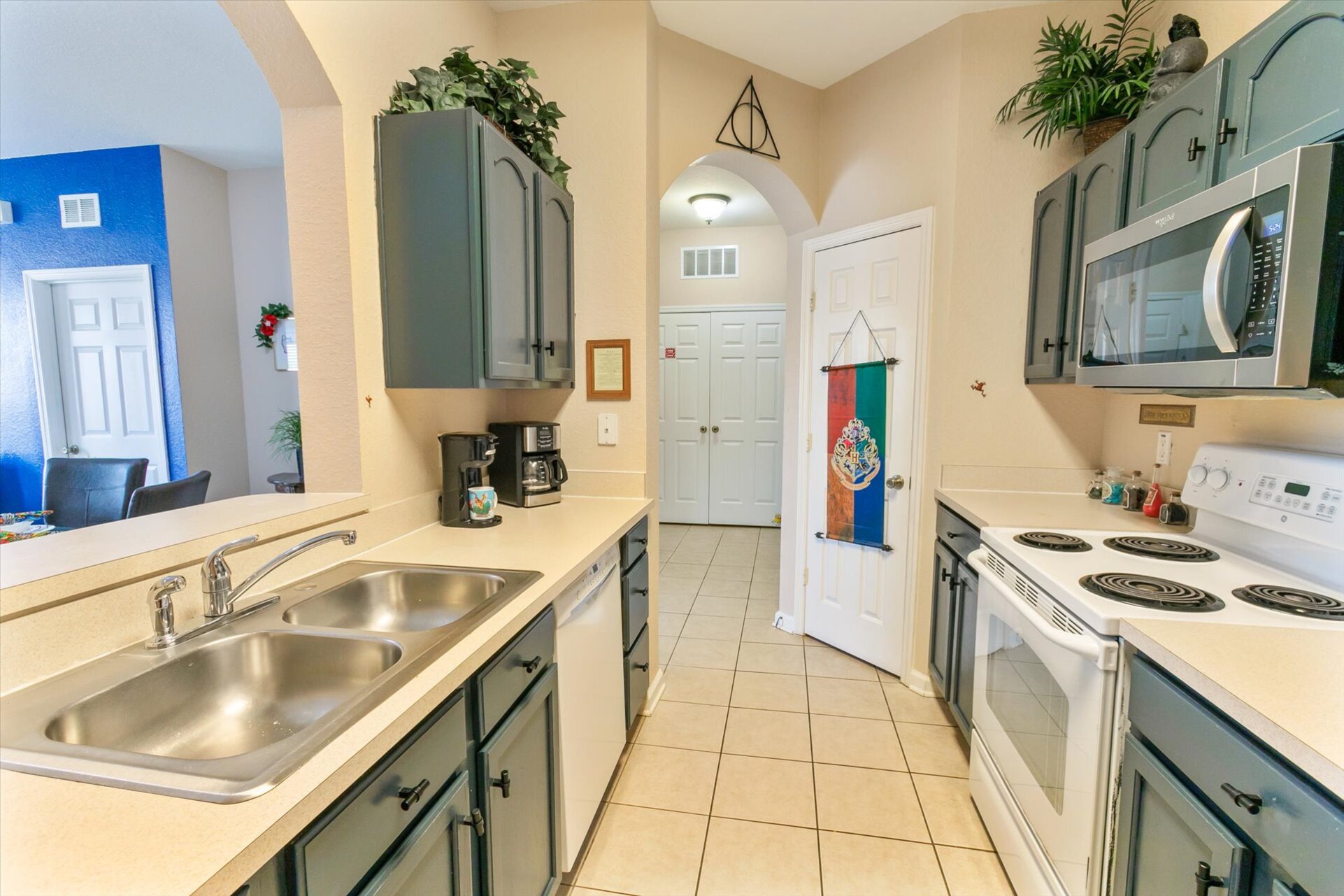 Kitchen (Angle)