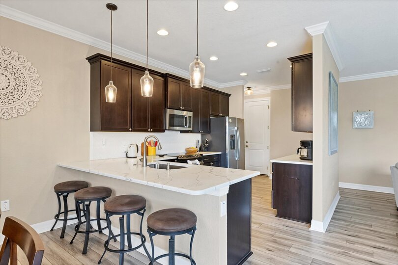 Beautiful, fully-equipped kitchen