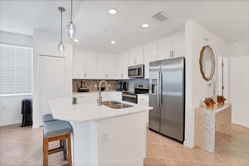 Bright, fully-equipped kitchen. Kitchen island seats 2
