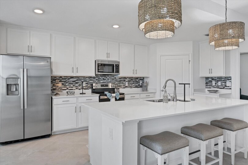Gorgeous, bright, fully-equipped kitchen. Kitchen island seats 3