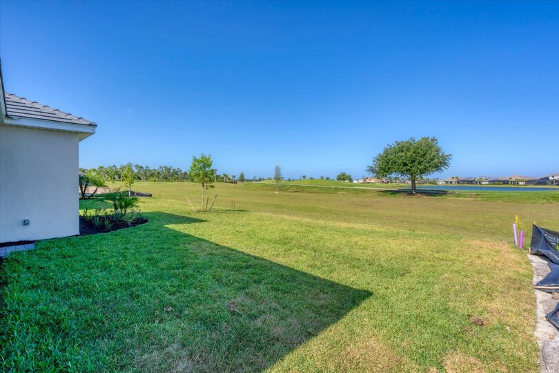 Gorgeous new home in Heritage Landing overlooking golf course