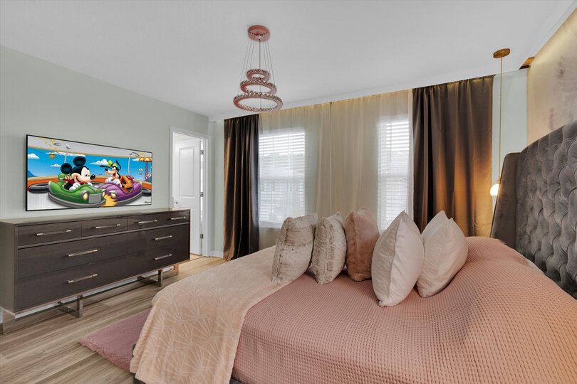 Master Suite Bedroom 2, King Bed, Upstairs, Attached Bathroom