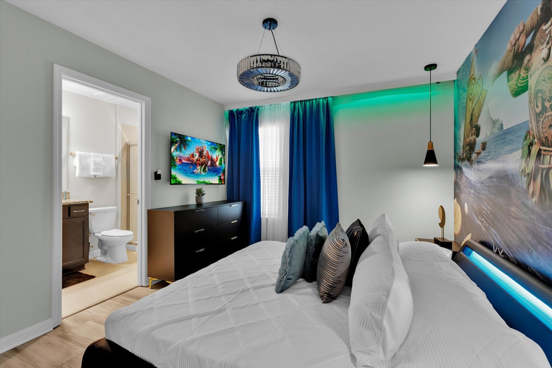 Master Suite Bedroom 6 - Moana, King Bed, Upstairs, Attached Bathroom, 50" Smart TV