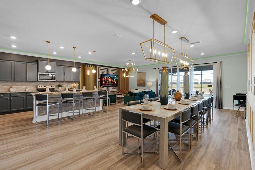 Kitchen/Breakfast Bar
Dining Area
