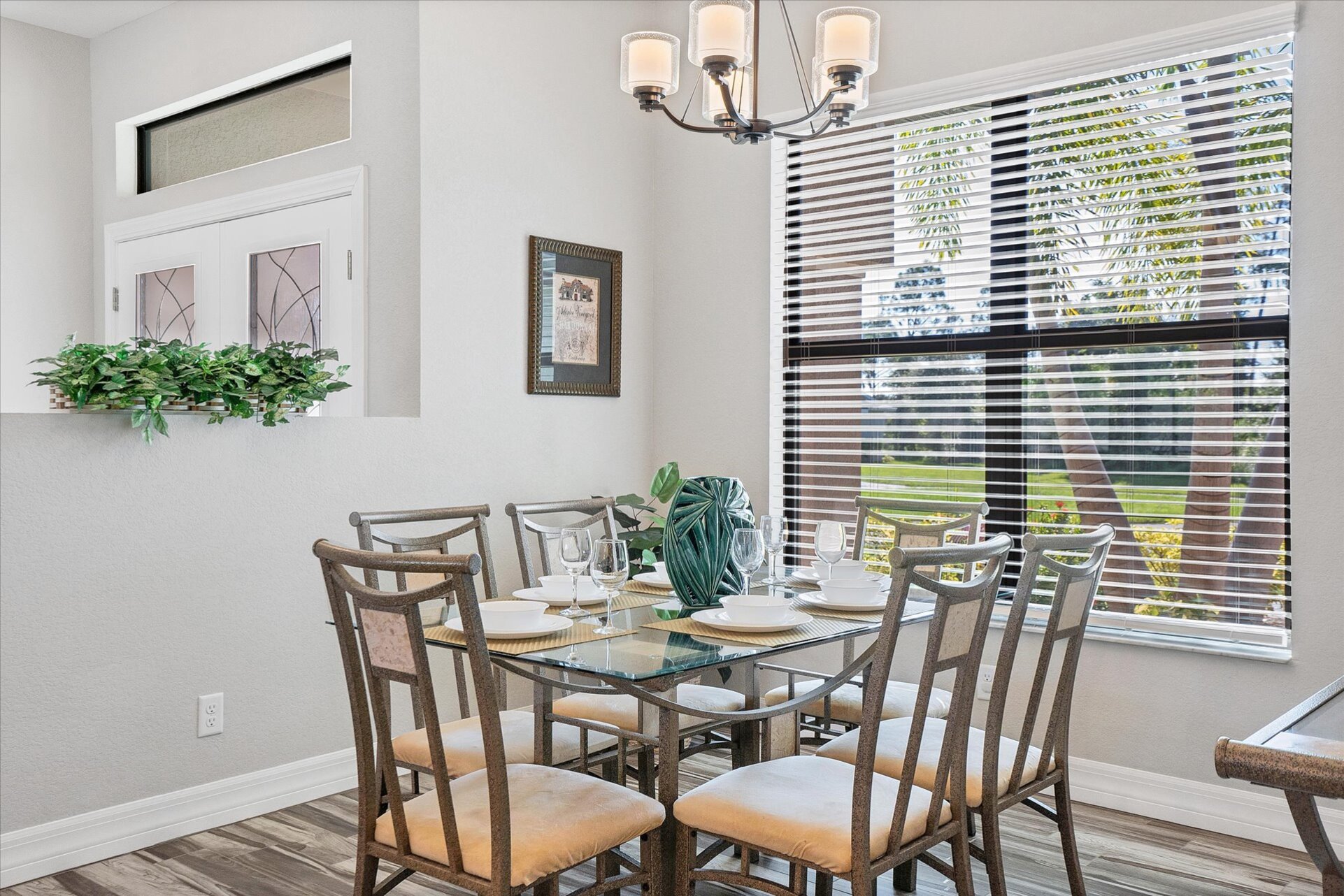 Lovely dining room. Dining table seats 6