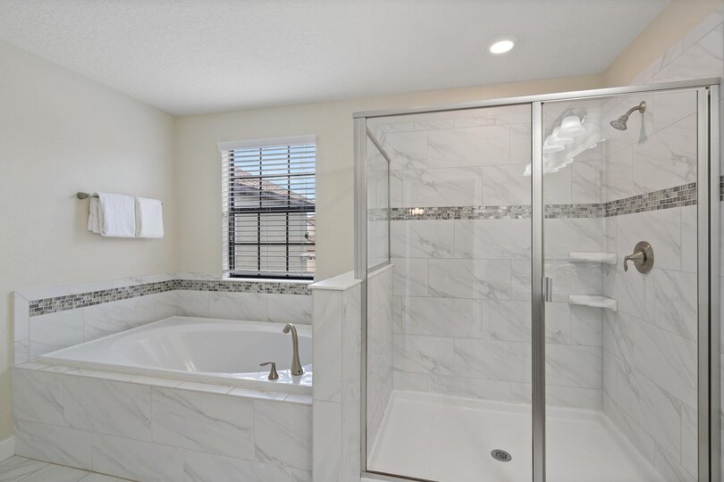Master King Bathroom 1 Upstairs Tub & Shower
