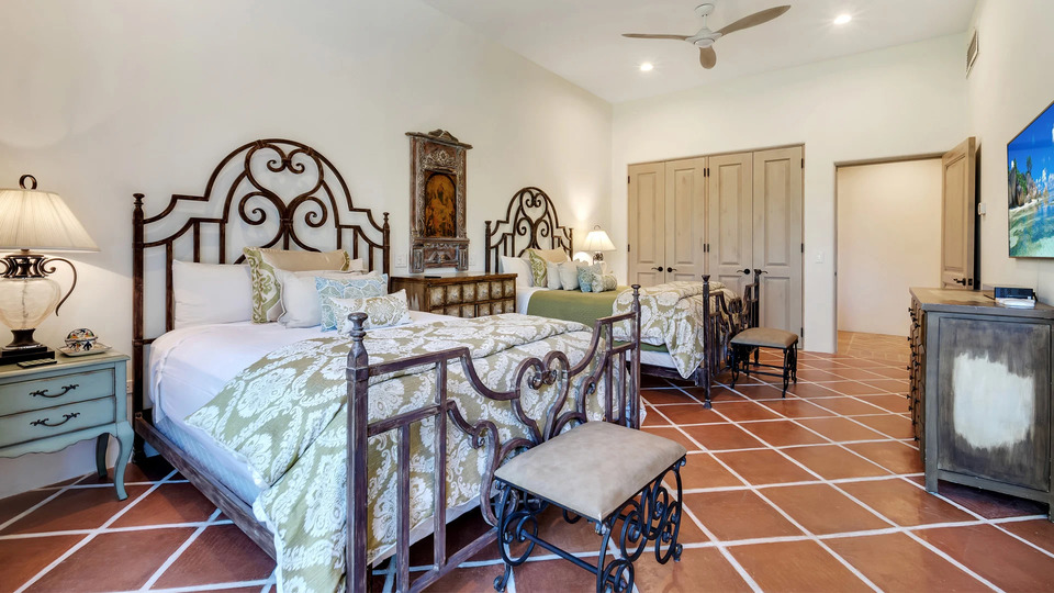 Rent Your Dream Villa with Private Pool, Cabo San Lucas 1976