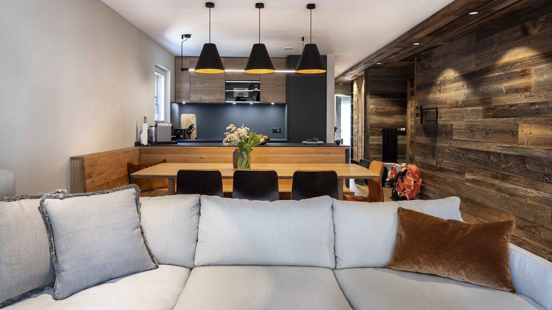 Your Perfect Alpine Retreat: Luxury Living with Stunning Mountain Views