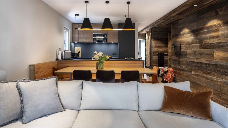 Your Perfect Alpine Retreat: Luxury Living with Stunning Mountain Views