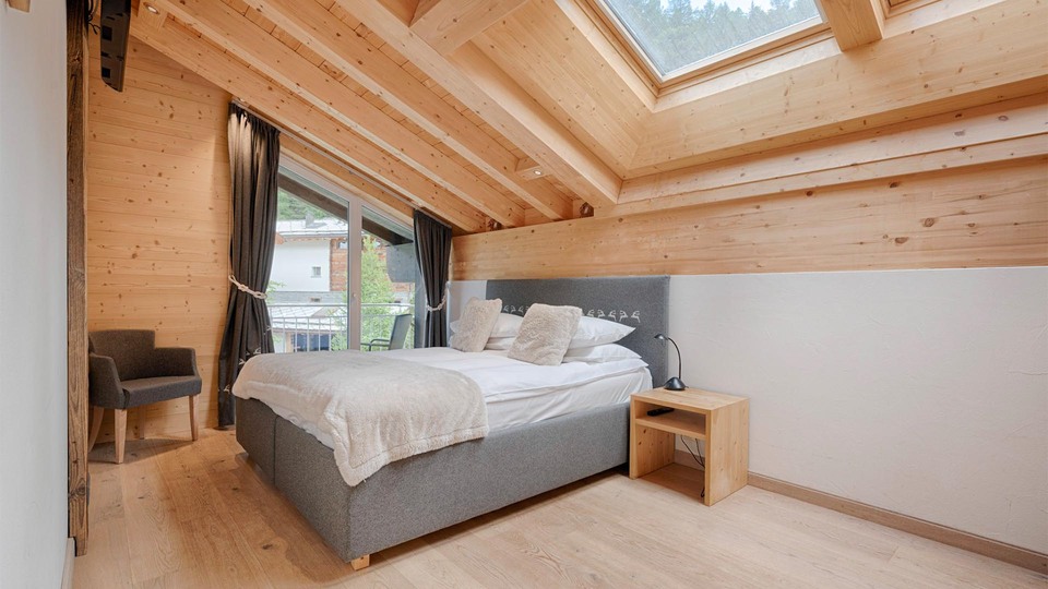 Experience Ultimate Alpine Luxury with Seamless Ski Access and Breathtaking Views