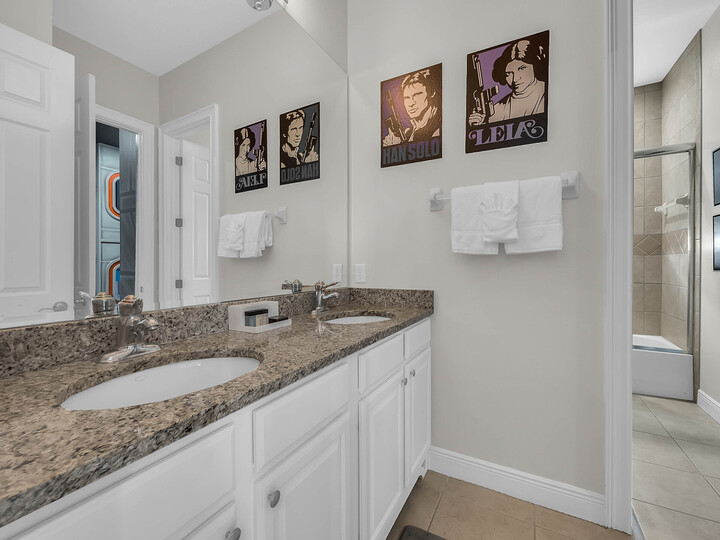 The en-suite bathroom that connects to the kids room