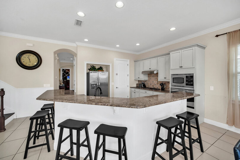Have guests join you while you cook in bar stool seating for 6