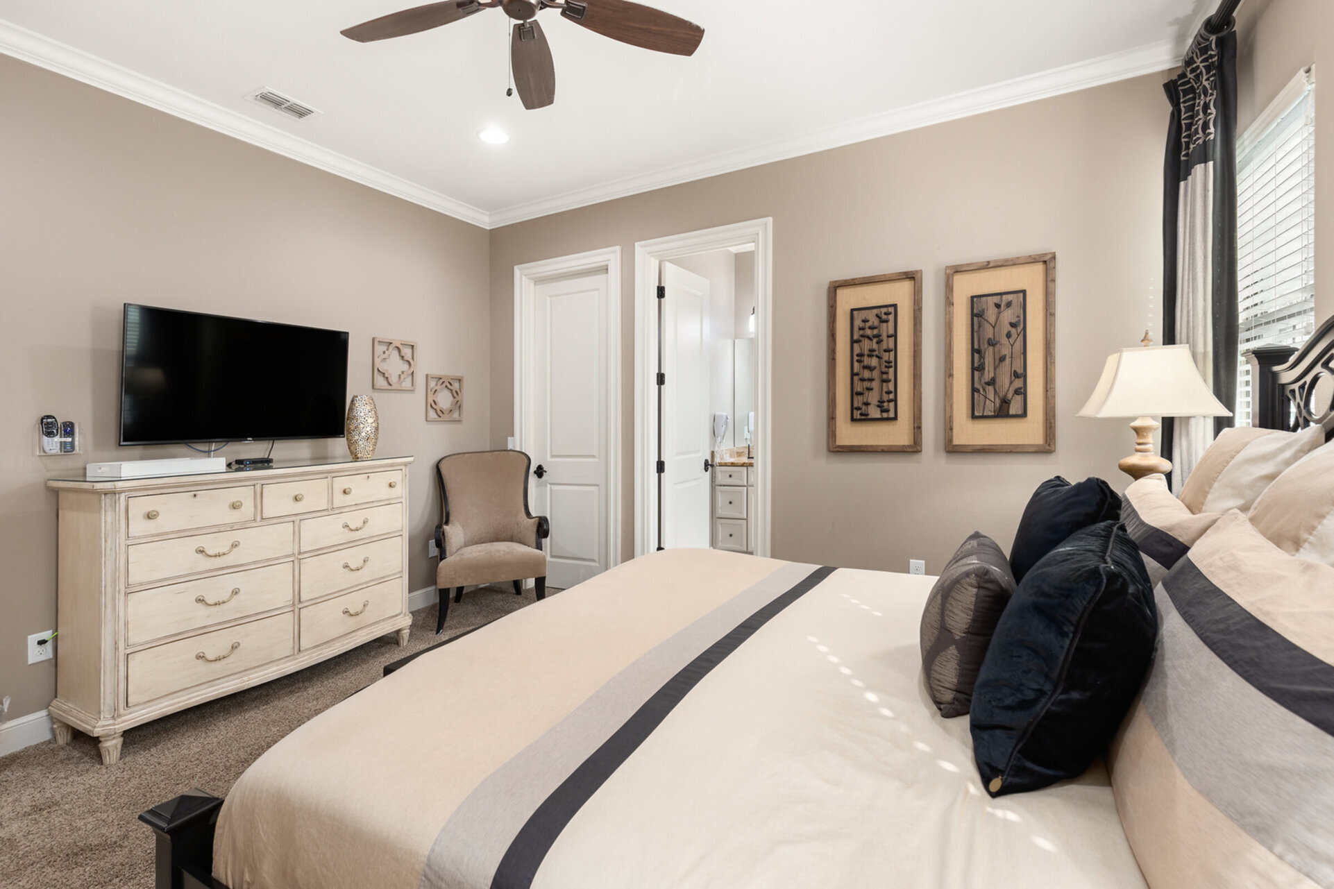 Serenity Awaits - Luxe 7 Bedroom Villa,6525