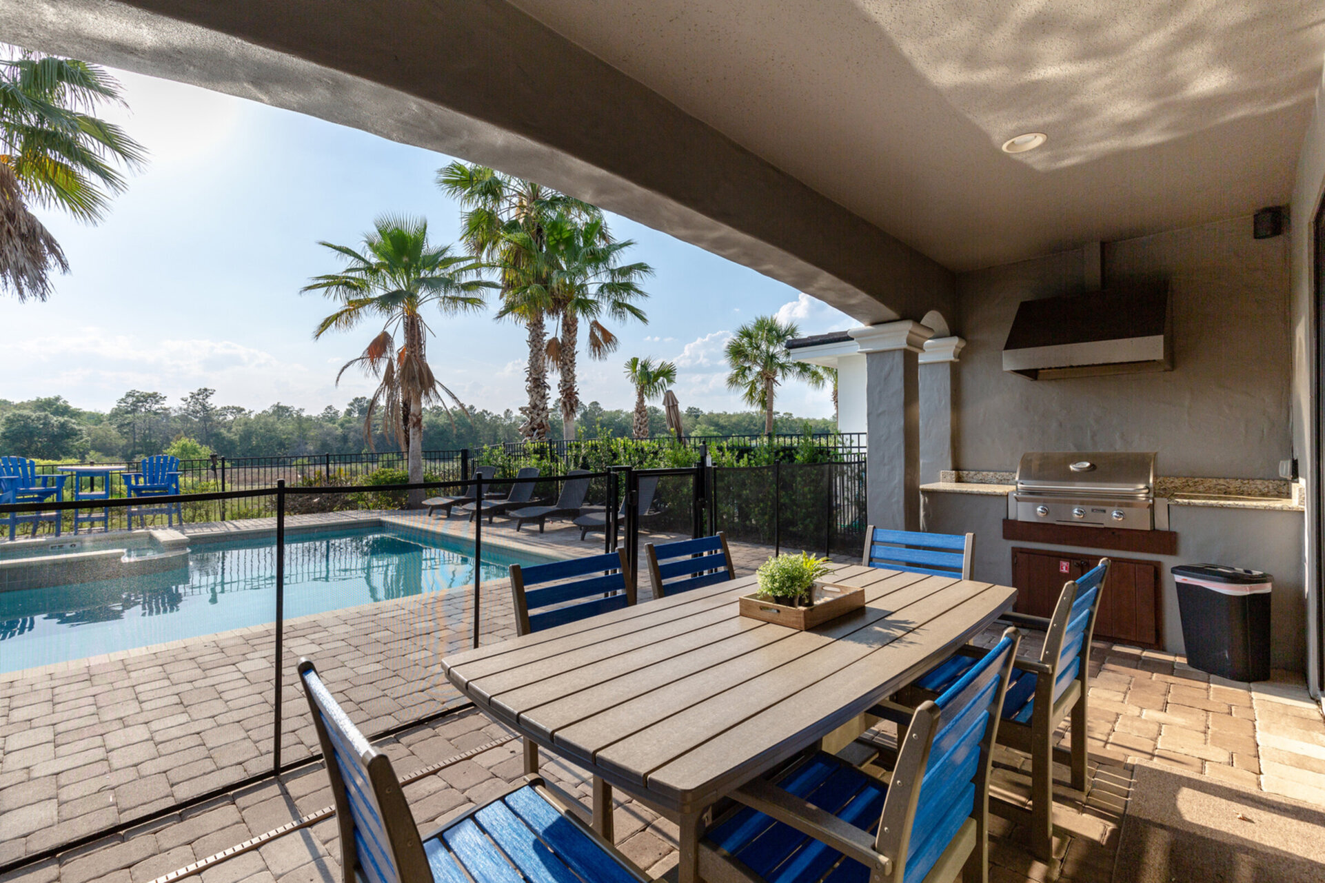 Grill up a meal on the built-in BBQ and dine al`fresco with the outdoor dining table
