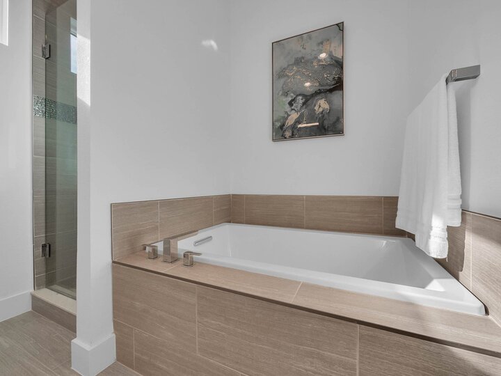 The ensuite bathroom has a large garden tub