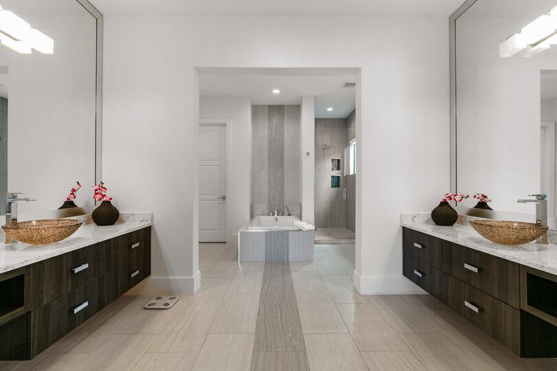 Ensuite bathroom with walk-in shower and garden tub