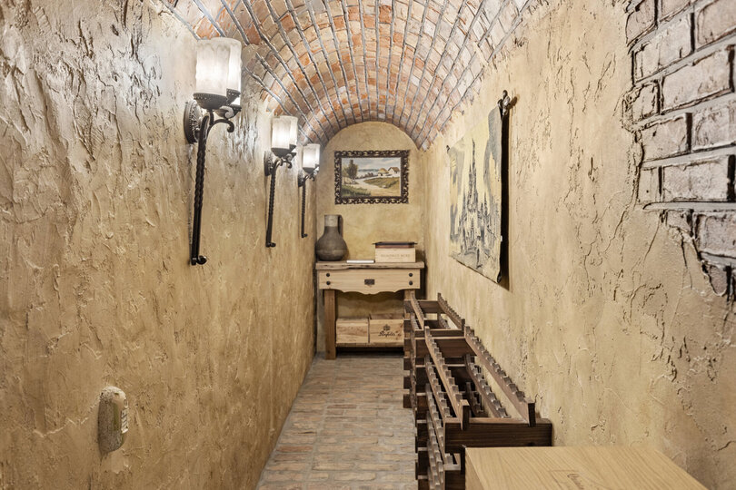 Charming Wine Celler