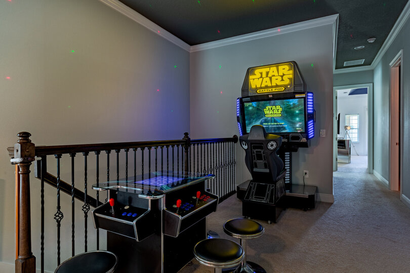 Race on your Star Wars Battle Pod arcade game