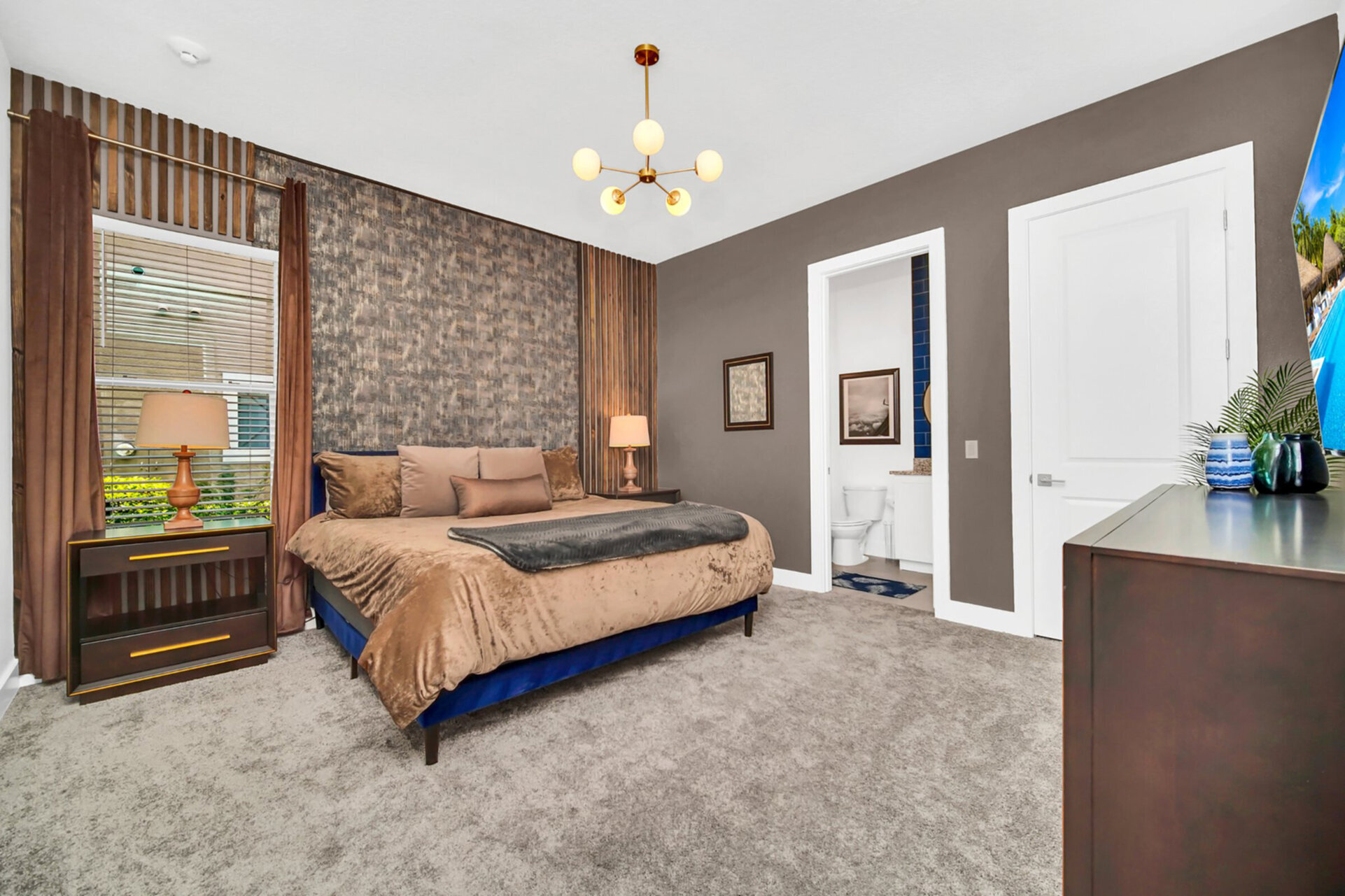 King suite on the first floor