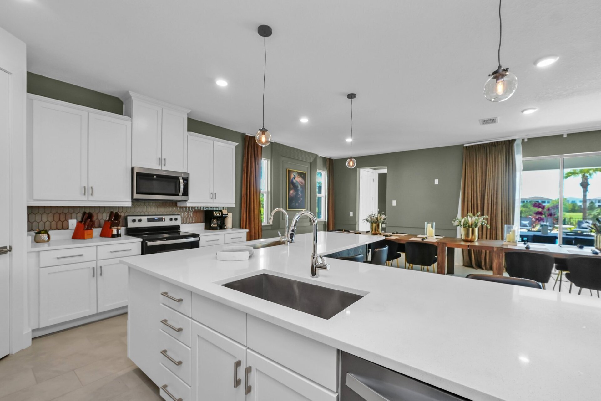 This dream kitchen will certainly be a favorite for those who love to cook