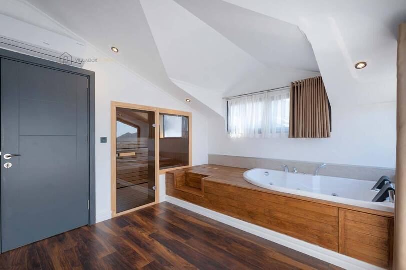 A Villa Made for Holiday Living 1034