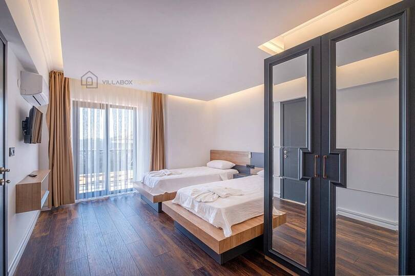 A Beautiful Home for Easy Escapes 1036