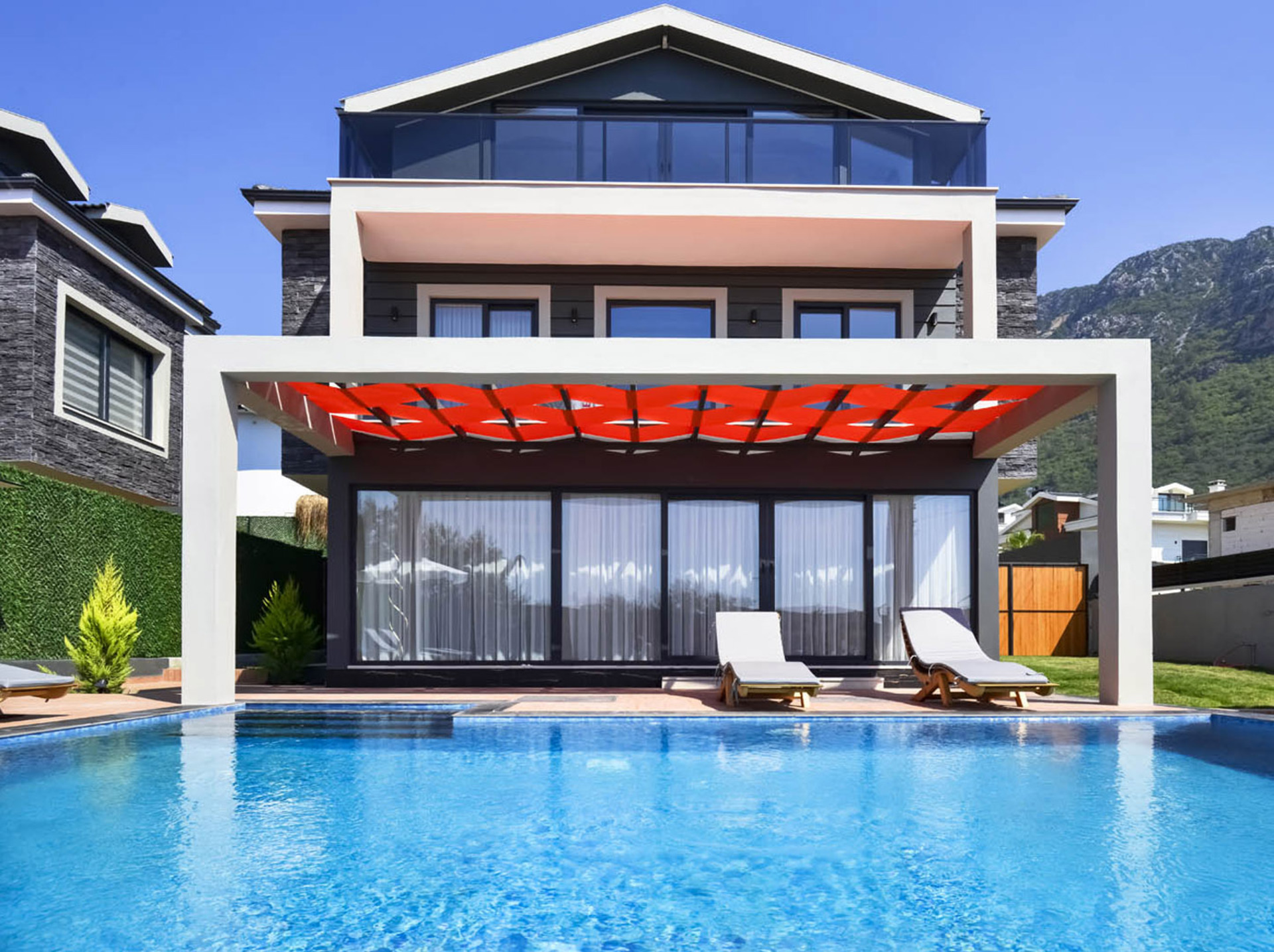 A Beautiful Home for Easy Escapes 1036