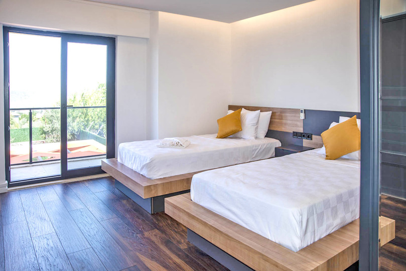 A Beautiful Home for Easy Escapes 1036