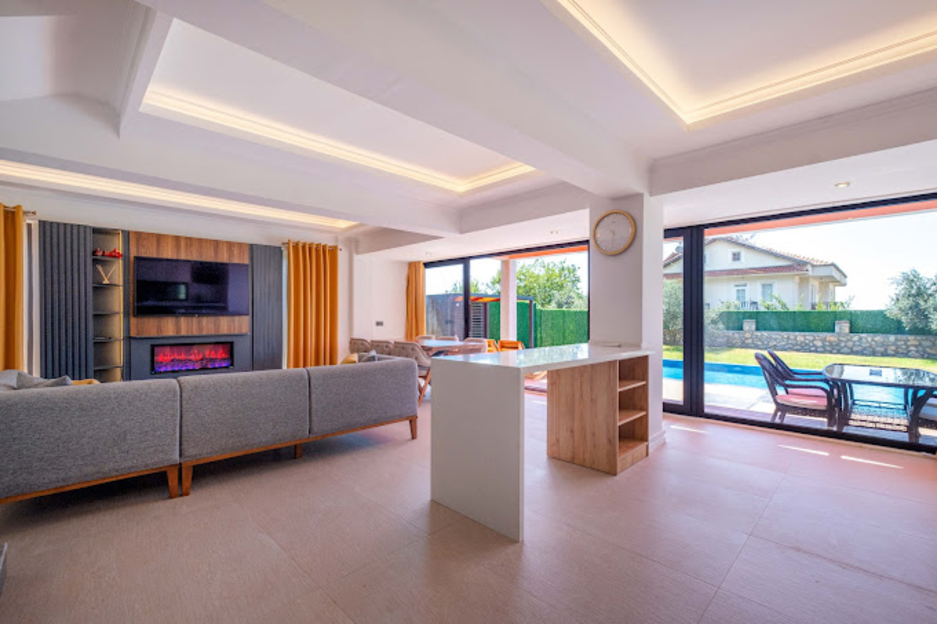 A Beautiful Home for Easy Escapes 1036