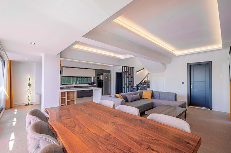 A Beautiful Home for Easy Escapes 1036