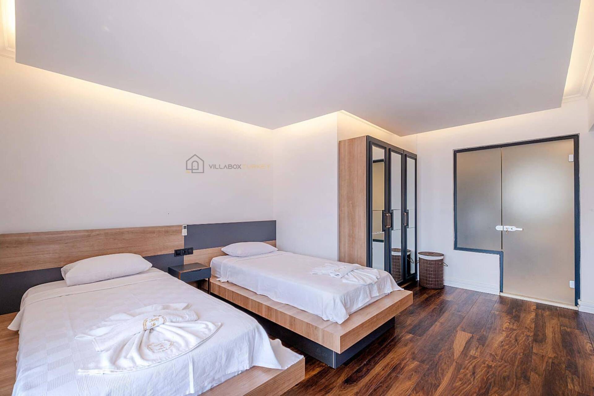 A Beautiful Home for Easy Escapes 1036