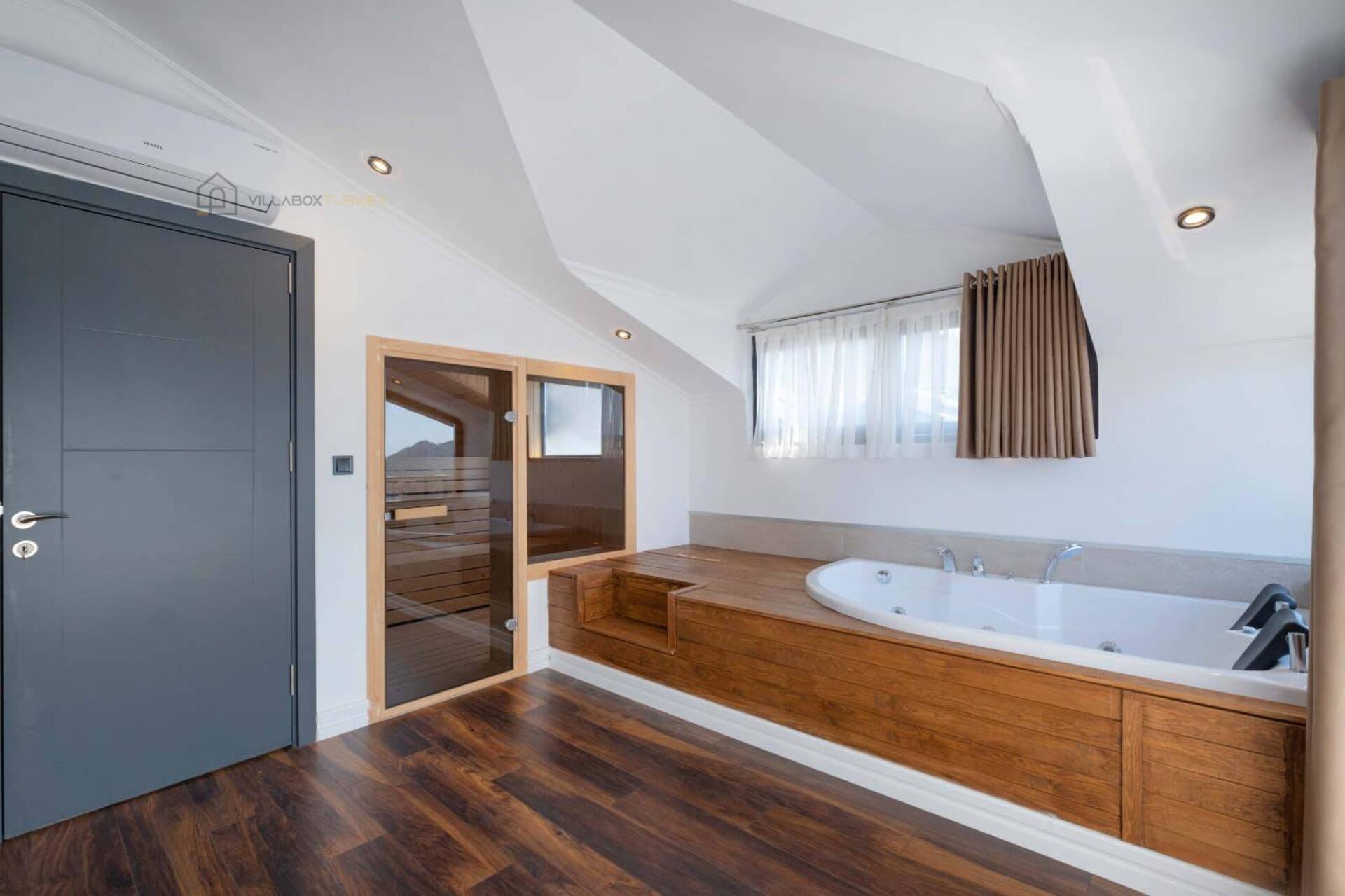 A Beautiful Home for Easy Escapes 1036