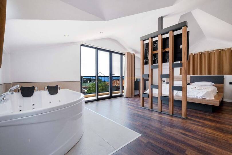 Your Retreat for Relaxed Holiday Living 1042