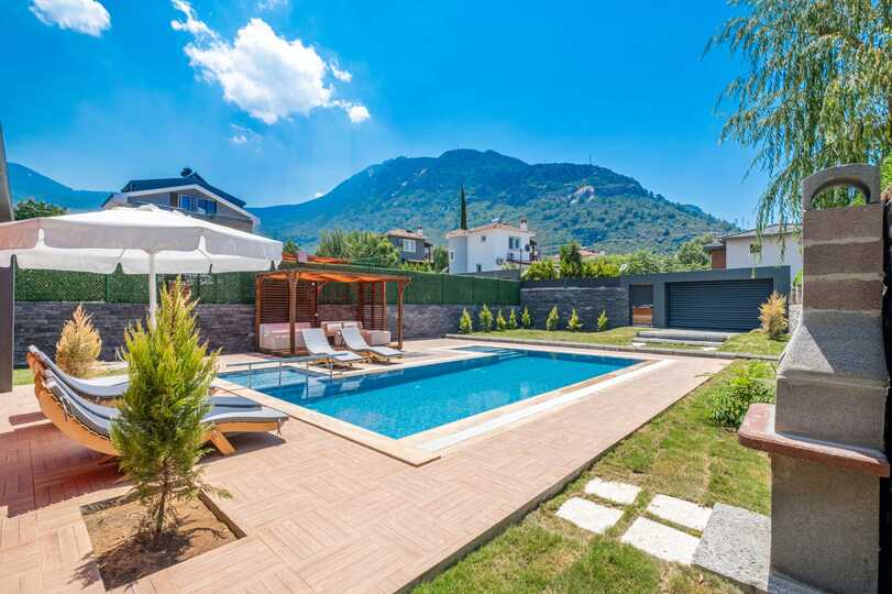 Your Retreat for Relaxed Holiday Living 1042