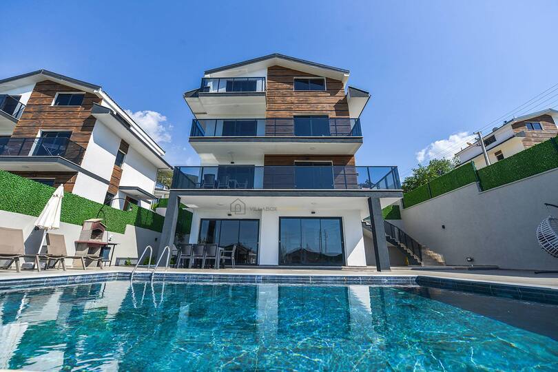 Your Own Place for Summer Escapes 1044