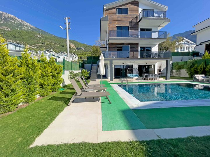 Your Own Place for Summer Escapes 1045
