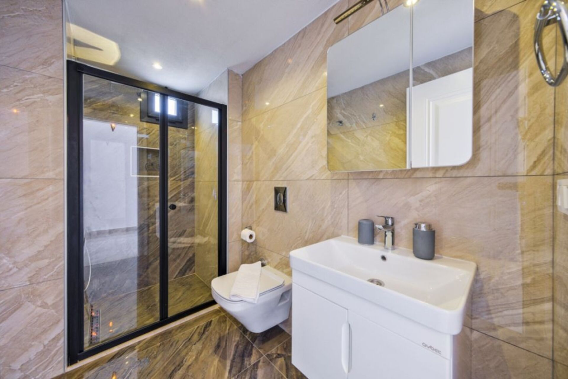 A Home That Feels Like a Holiday 1048