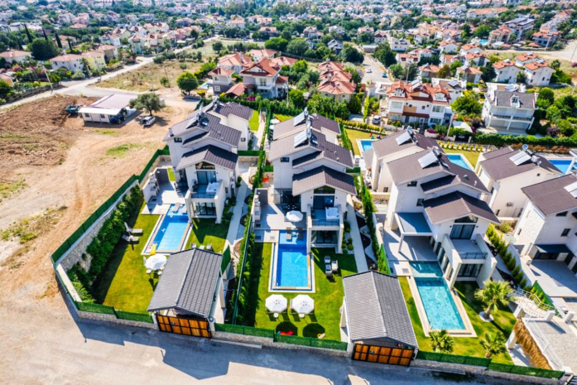 A Home That Feels Like a Holiday 1048