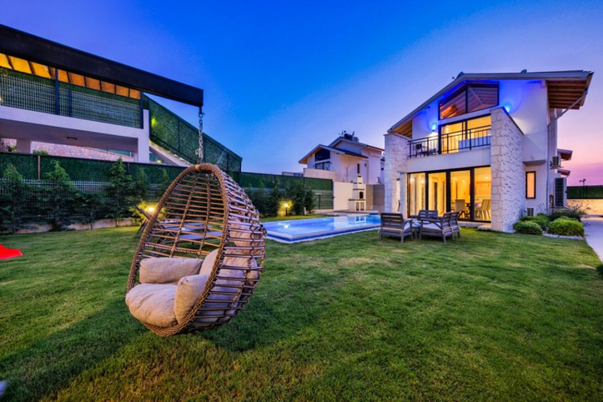 A Home That Feels Like a Holiday 1048