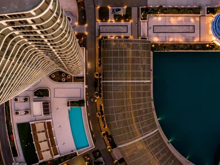 Secluded 3 Bedroom Oasis in City, 1007