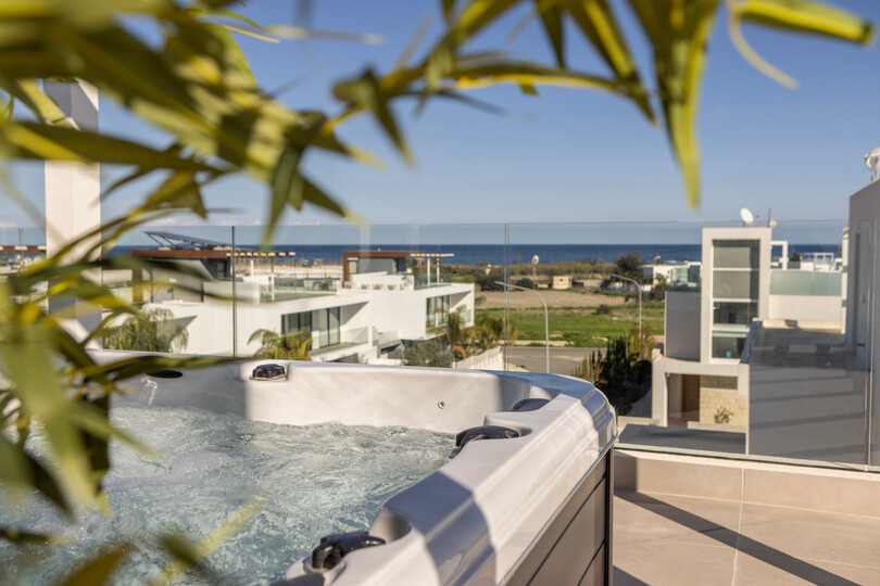 Tranquil Oasis: 6 Bedroom Villa in Protaras, 1727