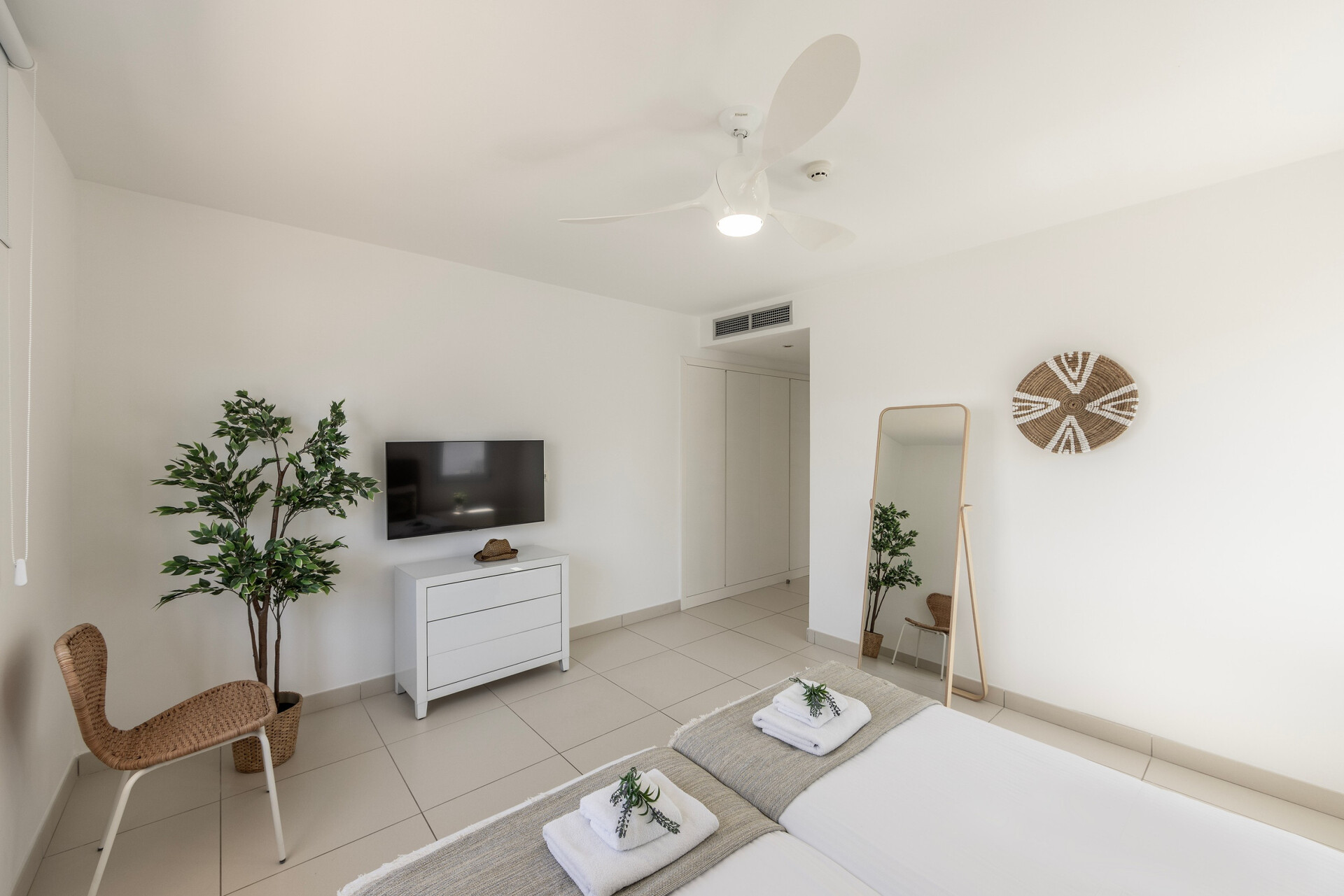 Serene Villa with 5 Bedrooms in Pernera 1543