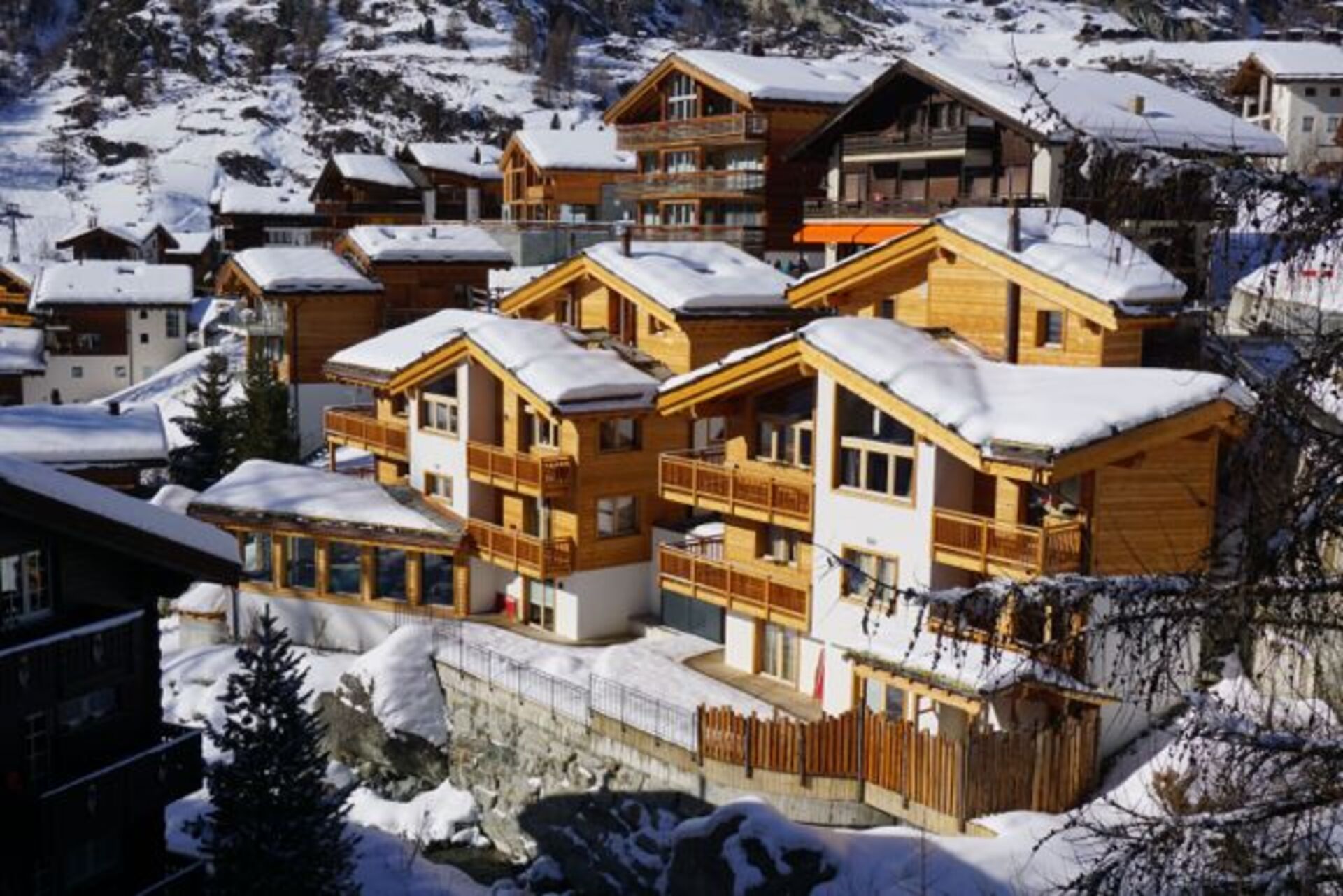 Matterhorn Gazes, Luxury Embraces 1000