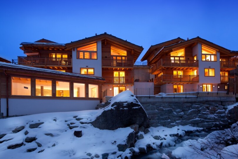 Matterhorn Gazes, Luxury Embraces 1000