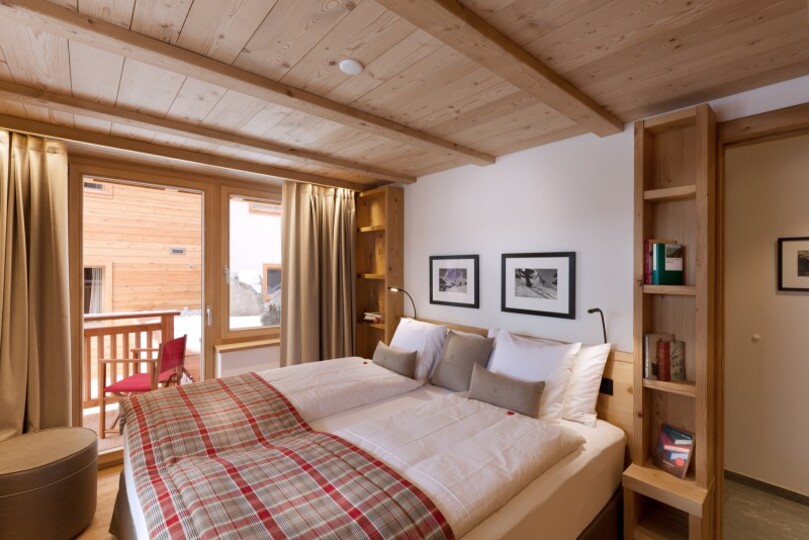 Matterhorn Gazes, Luxury Embraces 1000